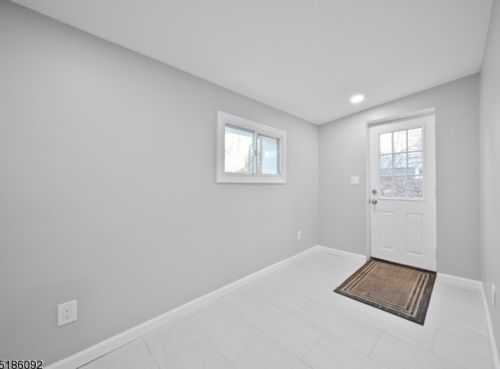 343 Knox Way, Hopatcong NJ  07843-1114 exterior