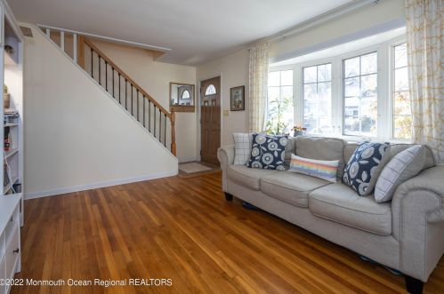 6 Elmwood Pl, Leonardo NJ  07737-1347 exterior