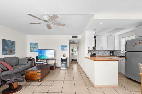 132 Camden F, West Palm Beach, FL 33417-2021