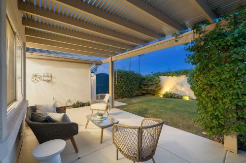 51915 Avenida Alvarado, La Quinta CA  92253-3190 exterior