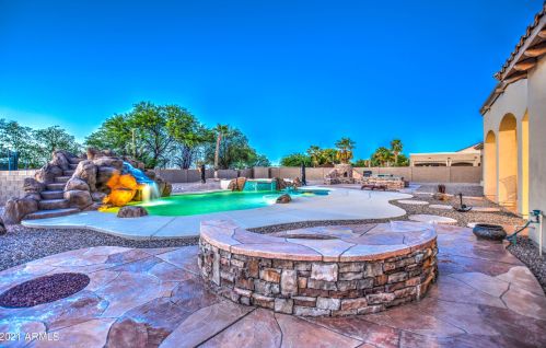 2718 Horseshoe Pl, Chandler, AZ 85249-5103