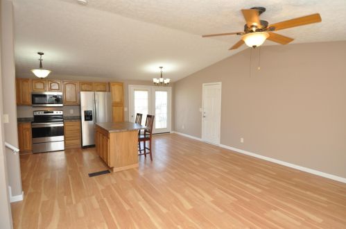 2582 Coral Ridge Ave, Darbydale, OH 43123-1111