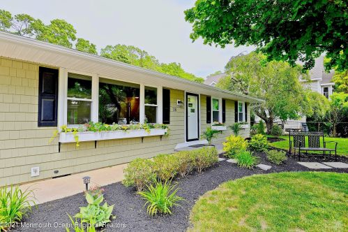 18 Davos Rd, Bricktown, NJ 08724-4306