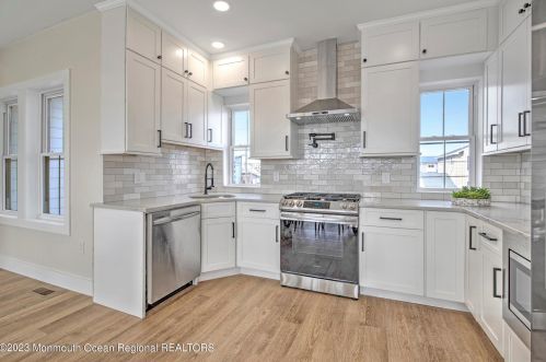 1217 Niihau Dr, Lacey NJ  08731-4702 exterior