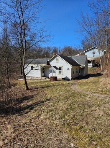 568 Lougeay Rd, Pittsburgh, PA 15235-4505