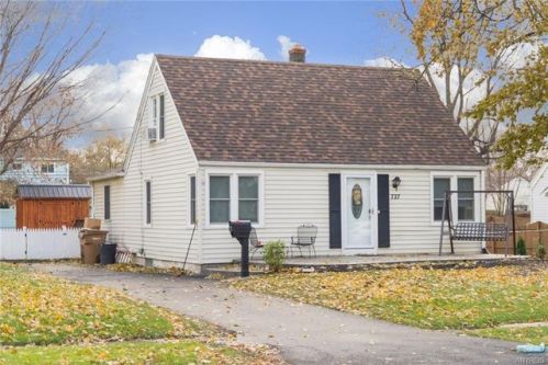 727 Beach Rd, Buffalo, NY 14225-1757