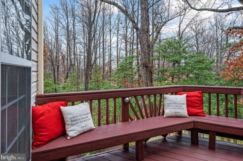 7226 Lyndam Hill Cir, Lorton VA  22079-4509 exterior