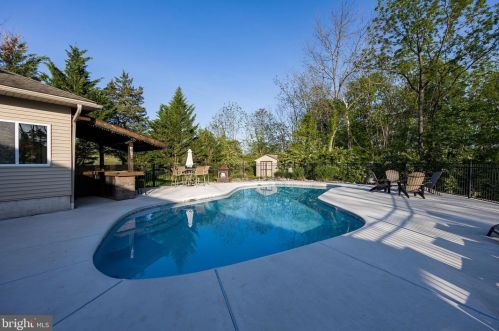 2975 Burton Dr, Gilbertsville PA  19525-9694 exterior