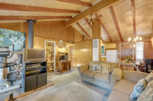 2142 Albert Ave, South Lake Tahoe, CA 96150-4462