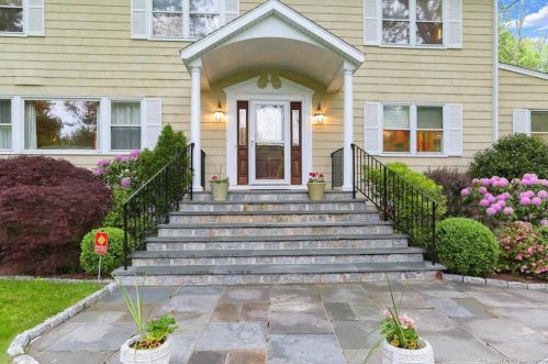 88 Winding Brook Ln, Stamford, CT 06902-1013