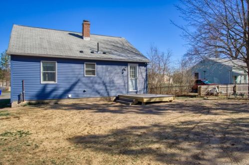 277 North St, Windsor Locks, CT 06096-1243