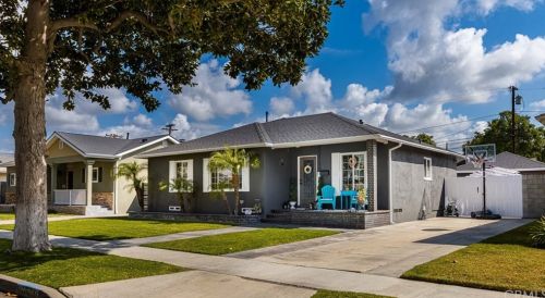 2750 Montair Ave, Long Beach, CA 90815-1201