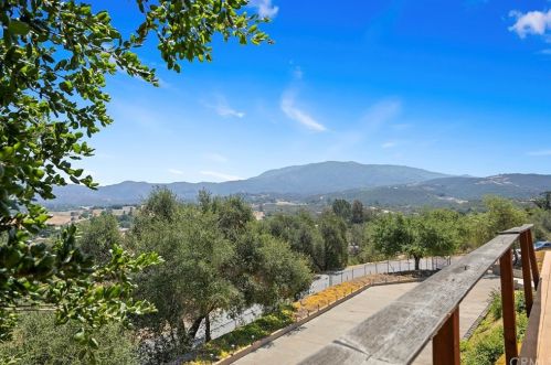 47445 Rainbow Oaks Dr, Temecula CA  92592-2937 exterior