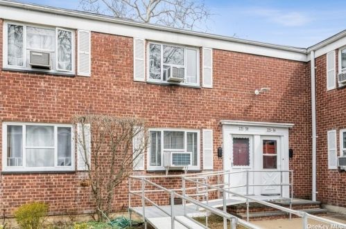 221-38 Manor Rd, Jamaica, NY 11427-2028