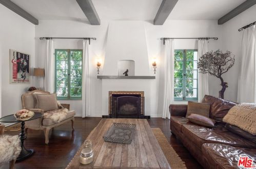 2621 Glenoaks Blvd, Glendale CA  91206-3108 exterior