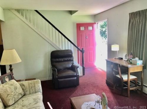 4 Buttonball Dr, Danbury, CT 06810-7007