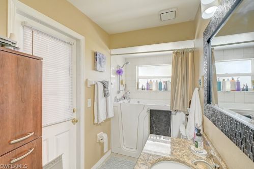 1005 1 Pl, Cape Coral FL  33993-1143 exterior