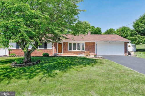12 Lexington Dr, Shrewsbury, PA 17361-1909
