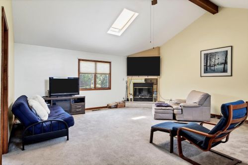 1815 Springvale Dr, Crown Point IN  46307-1083 exterior