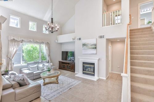 330 Langton Ct, San Ramon CA  94582-4692 exterior