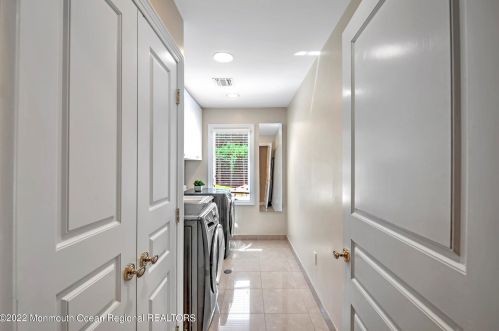 24 Dora Ln, Holmdel Village NJ  07733-1671 exterior