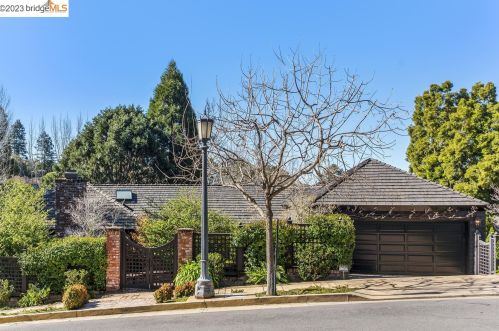 10 Huntleigh Rd, Oakland, CA 94611-3320