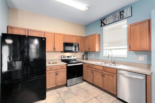 3766 Andover Cay Blvd, Orlando, FL 32825-2700