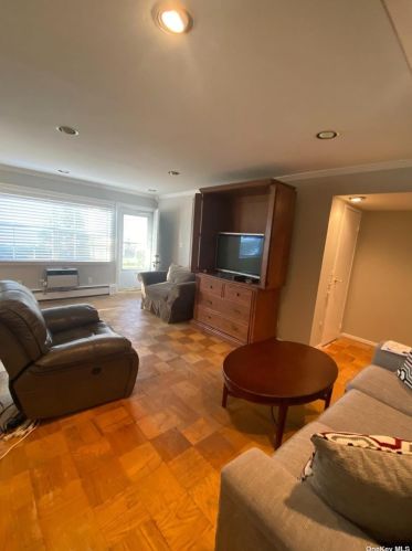 604 Towne House Vlg, Hauppauge, NY 11749-4820
