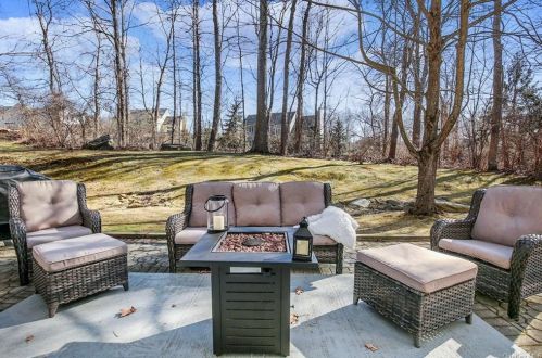 245 Maple Brook Ct, Yorktown Hgts NY  10598-1976 exterior