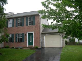 220 Chelmsford Dr, Marietta, PA 17547-9736