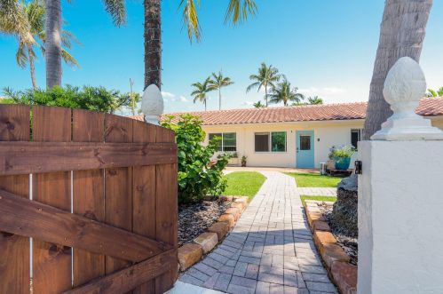 11 Tropical Dr, Boynton Beach, FL 33435-7026