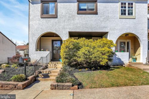 185 Monroe Ct, Southampton, PA 18966-2757