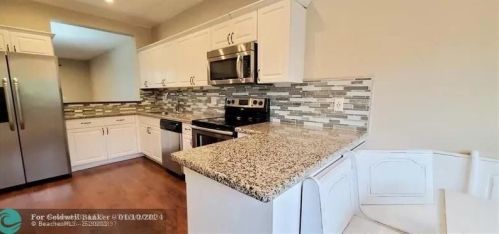 6823 Via Regina, Boca Raton FL  33433-3956 exterior