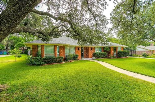 6621 Kingswood Dr, Fort Worth, TX 76133-5214