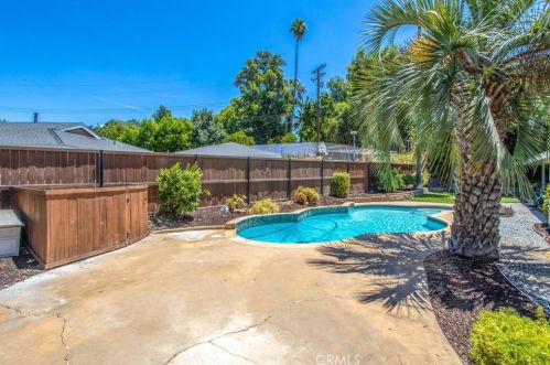 237 Eucalyptus Dr, Redlands CA  92373-7122 exterior