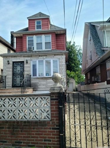 138-24 95th Ave, Jamaica, NY 11435-1344
