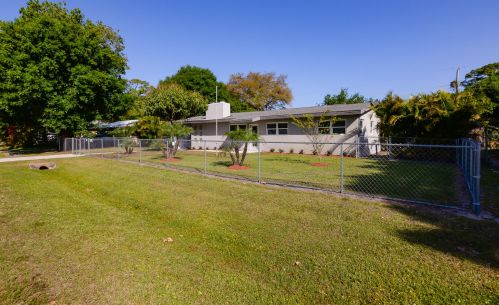 7806 Pacific Ave, Fort Pierce, FL 34951-2713