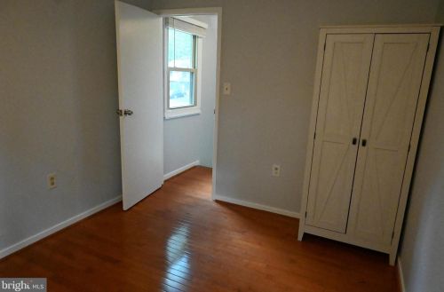 2308 Whitetail Ct, Herndon VA  20191-3018 exterior