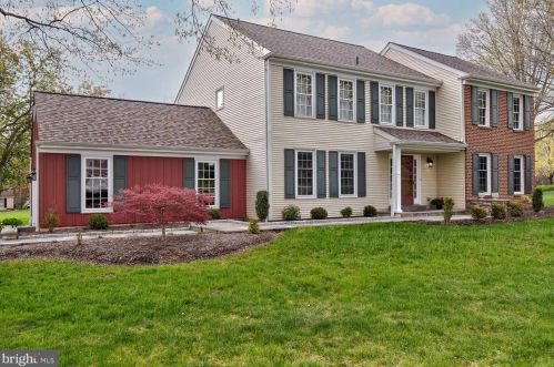 1035 Armstrong Ct, Wayne, PA 19087-5801