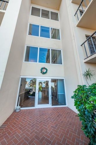 131 Mariner Dr, Tarpon Springs, FL 34689-5834