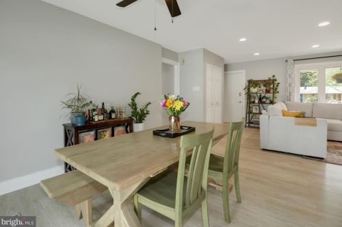 1268 Redwood Ct, Herndon VA  20170-3634 exterior