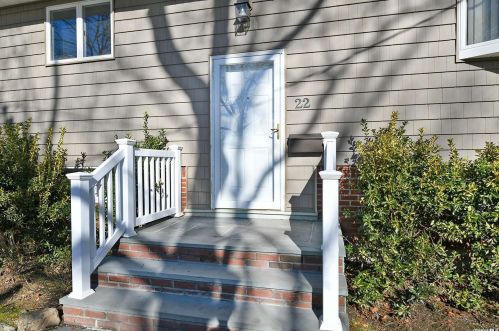 22 Frostfield Pl, Huntington Station, NY 11747-1609