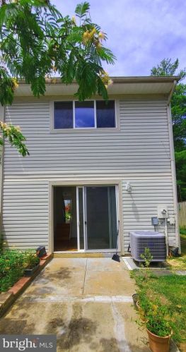 425 Reneau Way, Herndon VA  20170-4521 exterior