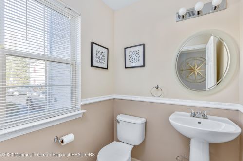 32 Picket Pl, East Freehold NJ  07728-9532 exterior