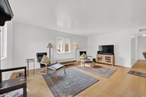 200 Juniper St, Vacaville CA 95688-2736 exterior