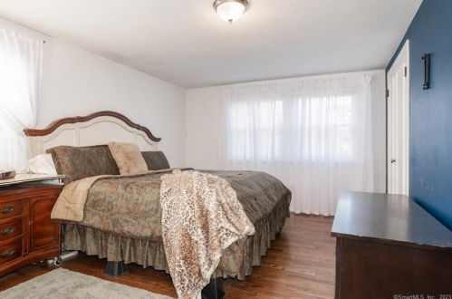 84 Cherry St, Cheshire CT  06410-2734 exterior