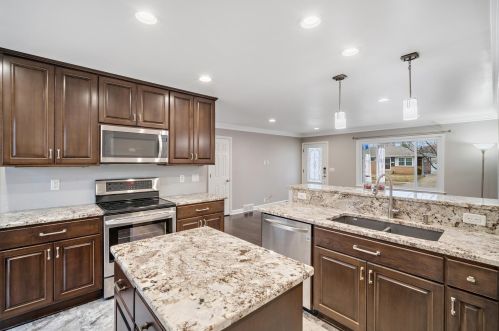 1122 Bel Ayr Dr, Waukesha, WI 53188-2348