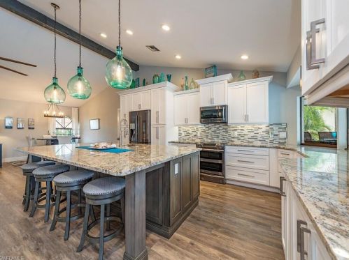 18013 Royal Tree Pkwy, Naples FL  34114-8941 exterior