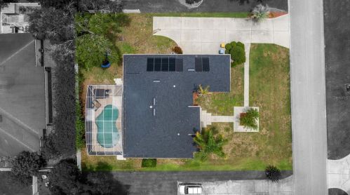 331 Lakecrest Dr, Tavares, FL 32778-2025