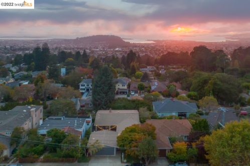 210 Amherst Ave, Berkeley CA 94708-1001 exterior